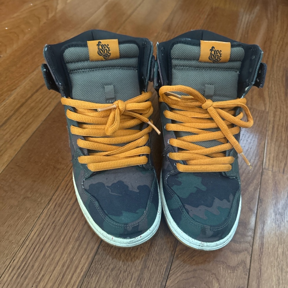 Nike sb sz8 Green and Black Camo Sneakers with Orange Laces